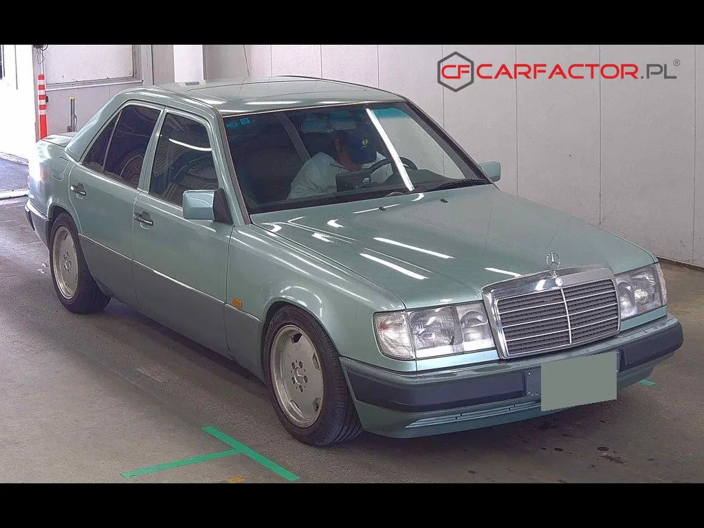 MERCEDES BENZ E-CLASS 4D E320