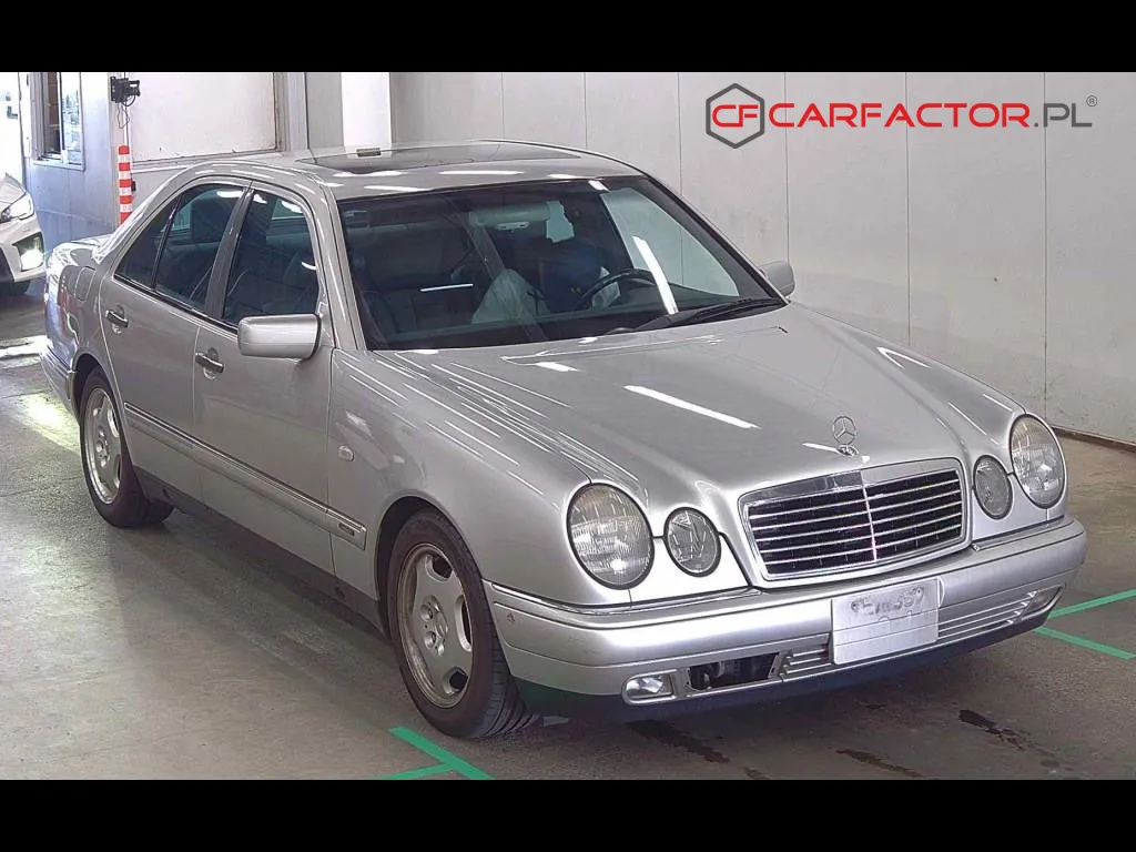 MERCEDES BENZ E-CLASS 4D E320 AVANTGARDE